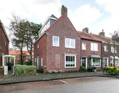 115m2 house à louer pour 2250€/mois à Zoeterwoudseweg 146, Leiden