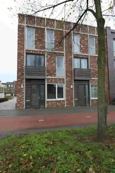 150m2 house to rent for 2495€/month in Stationslaan, Breda