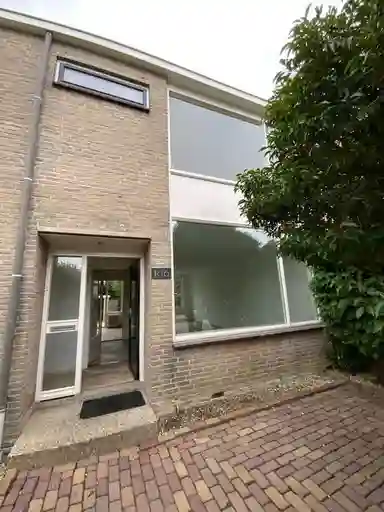 135m2 house to rent for 1390€/month in Bongweg 186, Hoogvliet