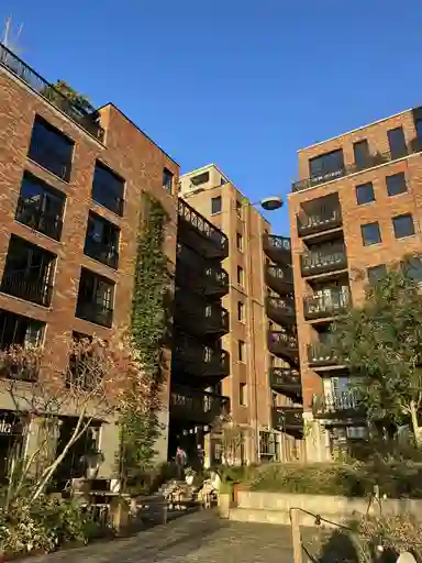 70m2 apartment to rent for 2400€/month in Abraham Tuschinskistraat 37, Rotterdam