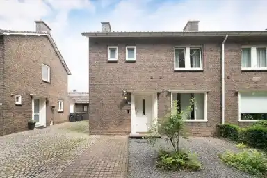 105m2 house to rent for 1295€/month in Parallelweg, Sittard