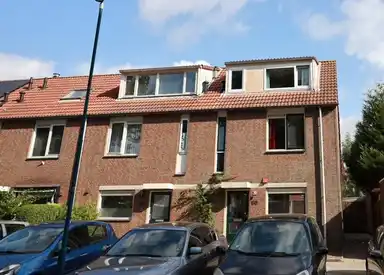 102m2 house to rent for 2350€/month in Paletsingel, Zoetermeer