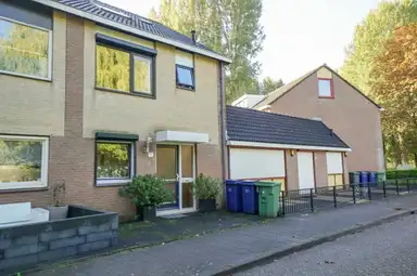 109m2 house te huur voor 1975€/maand in Saint-Saensgracht 71, Almere
