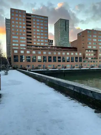 140μ² house προς ενοικίαση για 3750€/μήνα σε S. van Ravesteynkade, Rotterdam