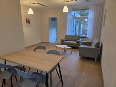 100μ² house προς ενοικίαση για 1995€/μήνα σε Koninginneweg, Rotterdam