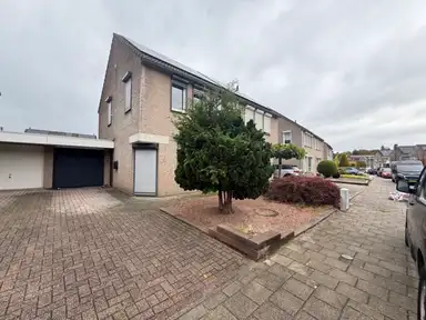 139.5m2 house to rent for 1850€/month in Peutzstraat 17, Heerlen