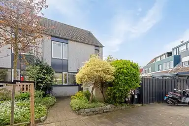 110μ² house προς ενοικίαση για 2450€/μήνα σε Truus van Lierpad, Leiden