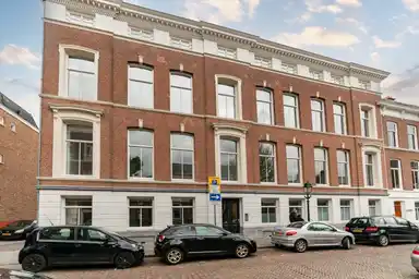 67m2 apartment à louer pour 2295€/mois à Van de Spiegelstraat 19J, The Hague