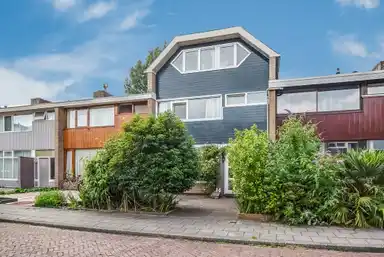 136m2 house to rent for 3600€/month in Thomas à Kempislaan 9, Amstelveen