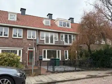 117m2 house à louer pour 2650€/mois à Kamerlingh Onnesstraat 42, Haarlem