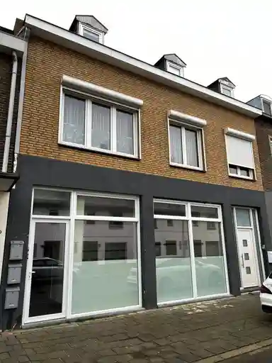 60m2 apartment à louer pour 1200€/mois à Kasteel Schaloenstraat, Maastricht