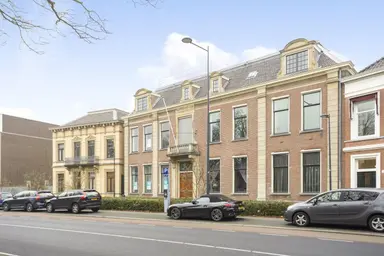 141m2 apartment à louer pour 2495€/mois à Delpratsingel 23-B1, Breda