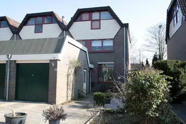 117μ² house προς ενοικίαση για 900.57€/μήνα σε Esdoornhof 80, Kampen