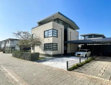 170m2 house à louer pour 2600€/mois à Ommelandvaart, Almere