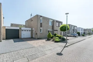 110m2 house à louer pour 1250€/mois à Olof Palmestraat 5, Heerlen