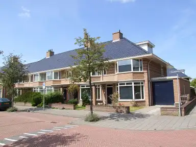 164m2 house à louer pour 2416€/mois à Spotvogellaan 48, Leidschendam