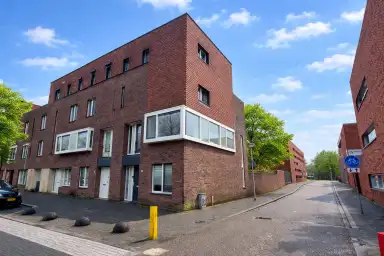 153m2 house to rent for 2995€/month in Sint-Pietersberg 12, Utrecht