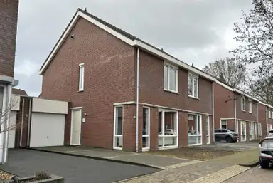 140m2 maison à louer pour 1245€/mois à Pensionaatstraat 32, Kerkrade