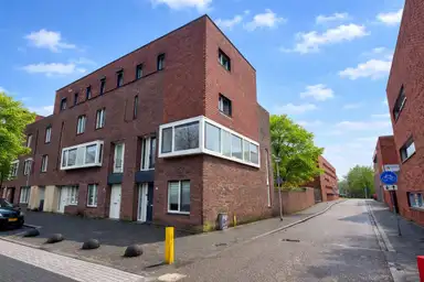 153m2 house to rent for 2995€/month in Sint-Pietersberg 12, Utrecht