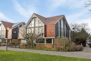 183m2 apartment to rent for 3250€/month in Spreestroom, Zoetermeer