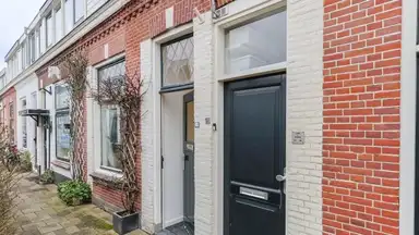 70m2 house à louer pour 2075€/mois à De la Reystraat, Leiden
