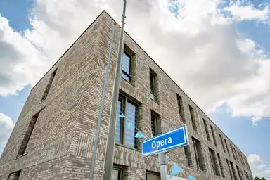 139μ² house προς ενοικίαση για 1460€/μήνα σε Opera 21, Oss