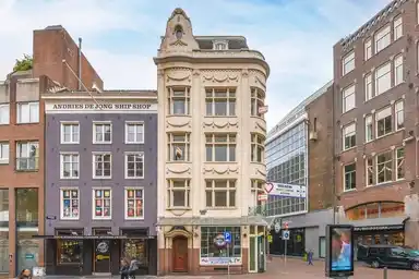 28m2 studio to rent for 1471€/month in Muntplein, Amsterdam