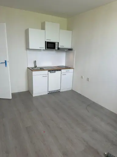 137m2 room te huur voor 604.8€/maand in Vrouwenweg 52, Leiden