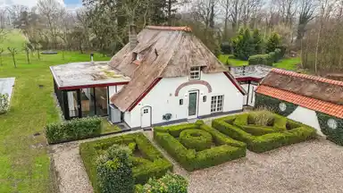 251m2 house to rent for 4250€/month in Hommelstraat 9, Empe