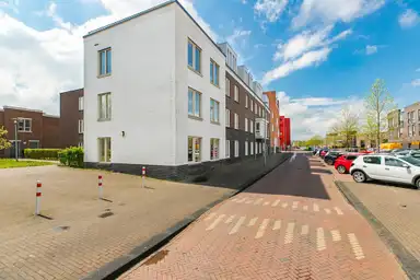 100m2 apartment to rent for 1800€/month in Beneluxlaan, Almere