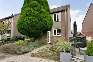 87m2 house à louer pour 1025€/mois à Triasstraat 26, Heerlen