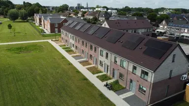 100m2 house à louer pour 1450€/mois à Van Goghstraat, Sittard