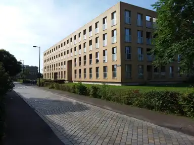 144m2 house à louer pour 2225€/mois à Mattenbiesstraat 54, Amsterdam