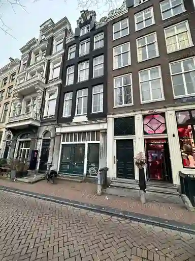 60m2 apartment zur Miete für 1582€/Monat in Oudezijds Voorburgwal 133-3, Amsterdam