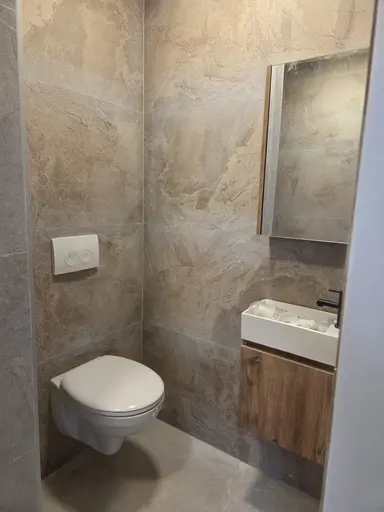 30m2 studio à louer pour 1250€/mois à Strevelsweg, Rotterdam