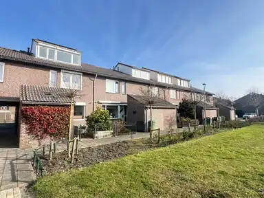 122m2 house à louer pour 2600€/mois à Birkholm, Hoofddorp