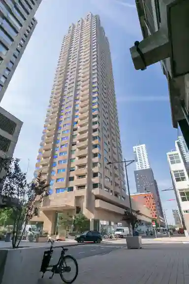 111m2 apartment to rent for 1830€/month in Van der Hoevenplein, Rotterdam