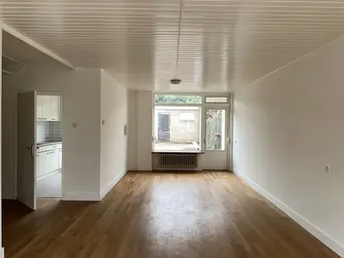 101m2 house à louer pour 1100€/mois à Weustenraedtstraat 1977, Heerlen