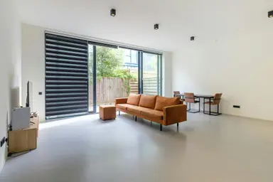 105m2 house à louer pour 6000€/mois à Julianastraat, Halfweg