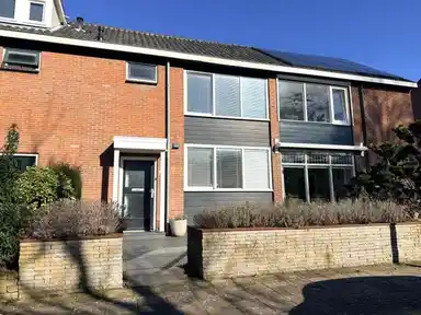 102m2 house à louer pour 2200€/mois à Duindoornstraat, Noordwijk
