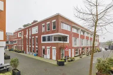 130m2 house à louer pour 3500€/mois à Fanny Blankers-Koenplein, Haarlem