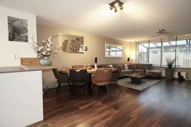 140m2 house à louer pour 3100€/mois à Koningsveldestraat, Rotterdam