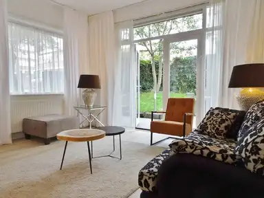 95m2 apartment à louer pour 2350€/mois à Gevers Deynootweg, The Hague
