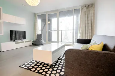 85m2 apartment à louer pour 3490€/mois à Kruisplein, Rotterdam
