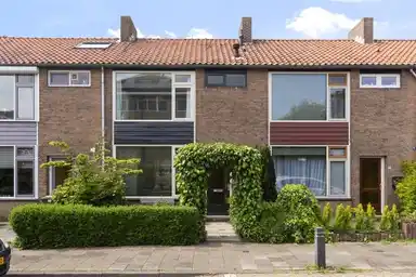 106m2 house to rent for 2150€/month in A.J. van Reststraat, Poeldijk