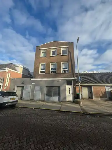 130m2 flat to rent for 1595€/month in Ringdijk 8, Ridderkerk