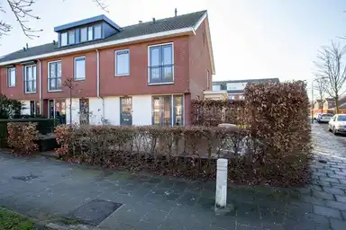 128m2 house to rent for 2000€/month in Kapittelhof 2, Woerden