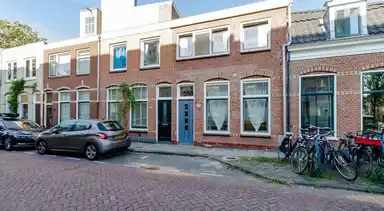 94m2 maison à louer pour 2395€/mois à Kamperstraat, Haarlem