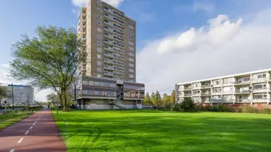 78m2 Appartement à louer pour 1150€/mois à Robert Kochlaan 15, Haarlem