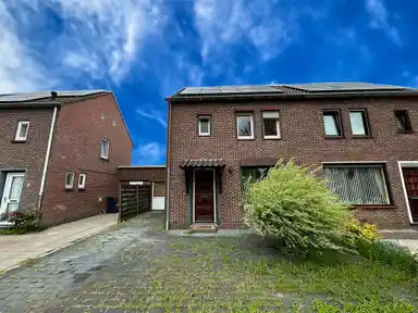 141m2 maison à louer pour 1250€/mois à Jasmijnstraat 1, Geleen